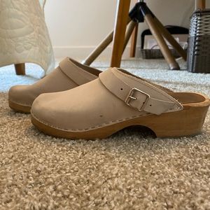 MIA clogs from free people